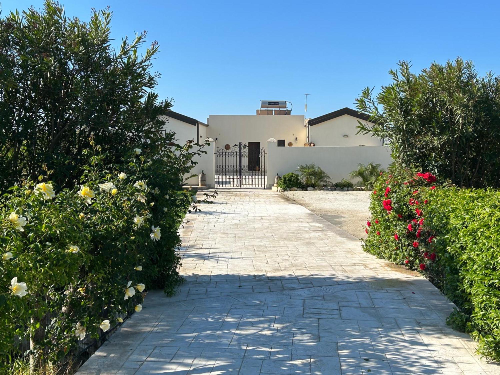 Baglio Il Gelso E L'Ulivo Appartamento Il Carrubo Reitani Exterior foto